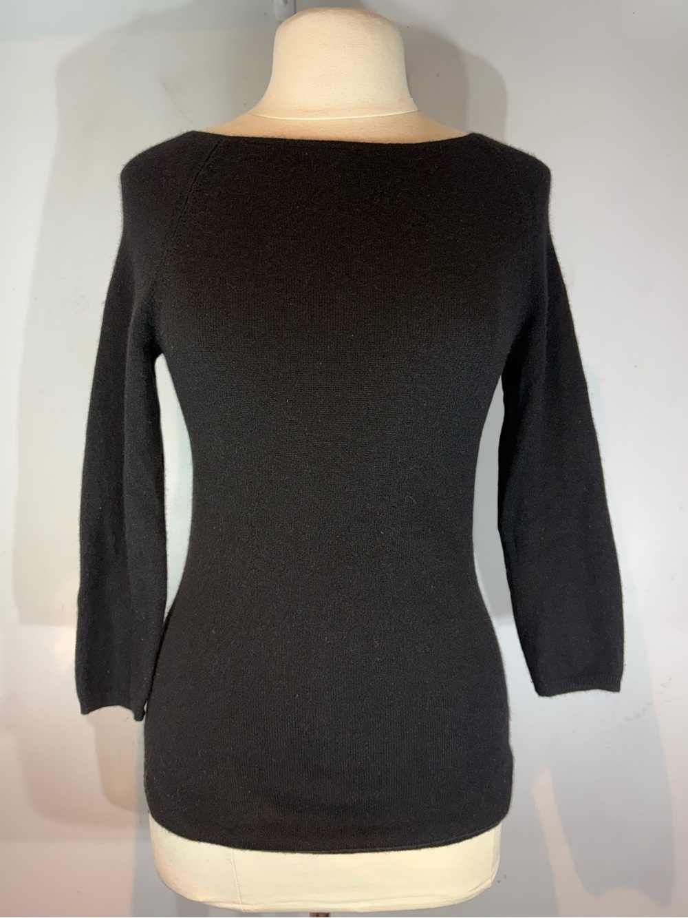 In Cashmere Black 100% Cashmere Sweater – Small